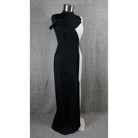 BCBGMaxAzria Dresses & Skirts - NEW! BCBG MAX AZRIA TWO TONE DRESS!